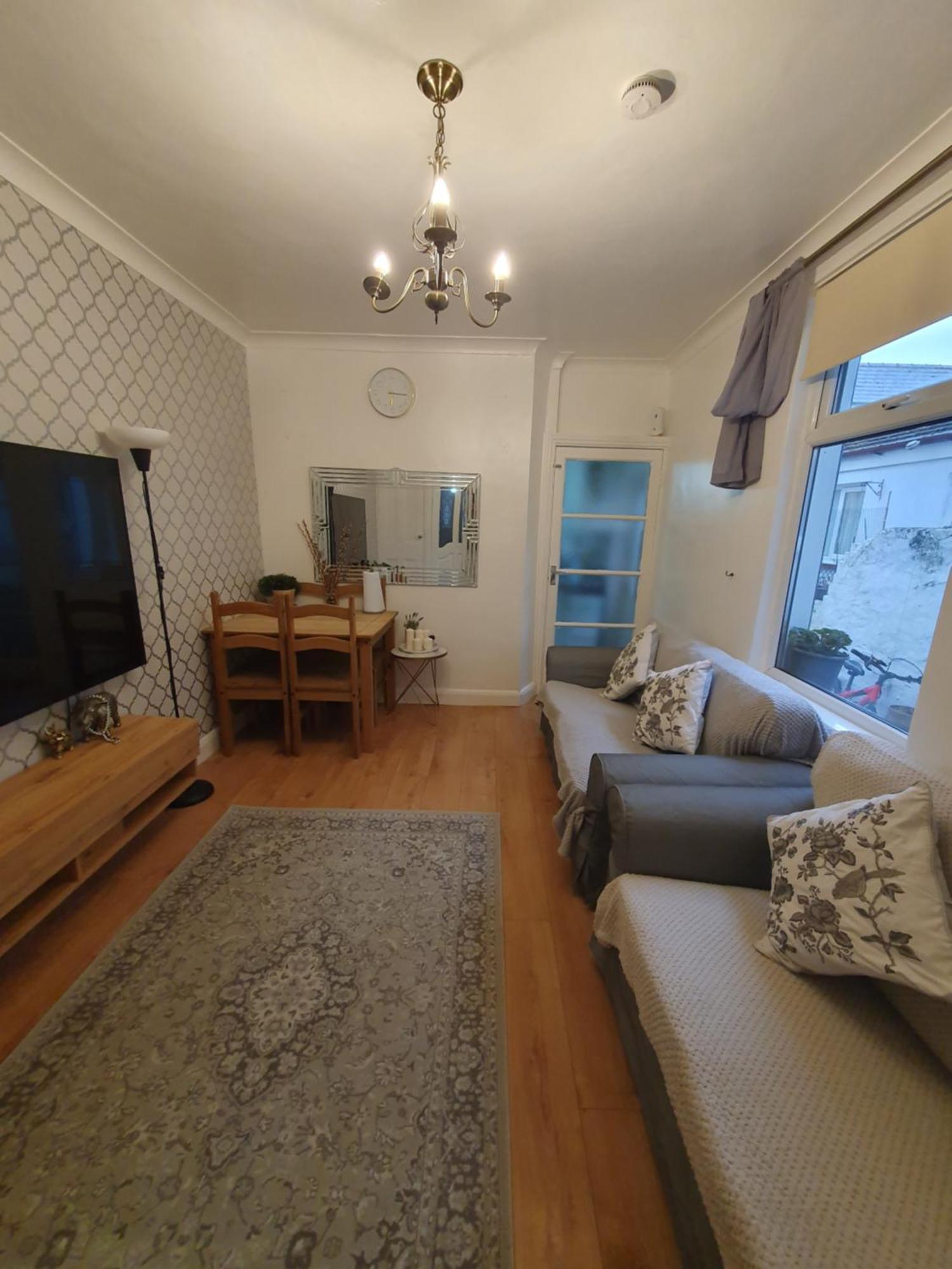 Private Double Room In קארדיף מראה חיצוני תמונה
